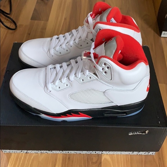 🚨SOLD🚨Jordan 5 Fire Red Retro - Picture 3 of 5
